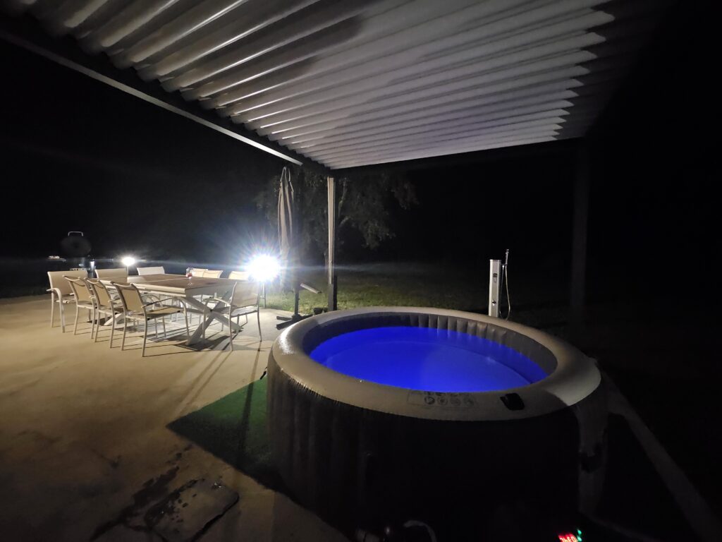 photo de nuit du jacuzzi